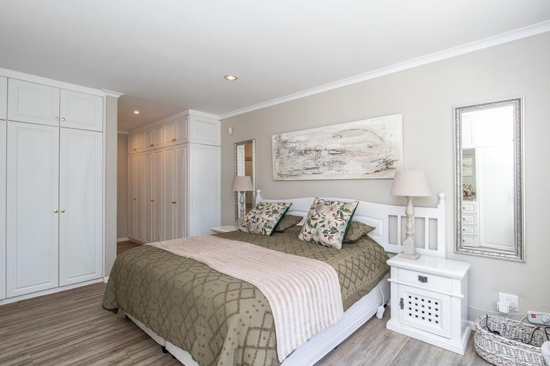 4 Bedroom Property for Sale in Constantia Western Cape